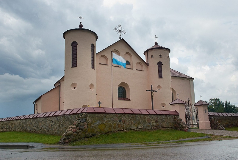 Костел в Камаях