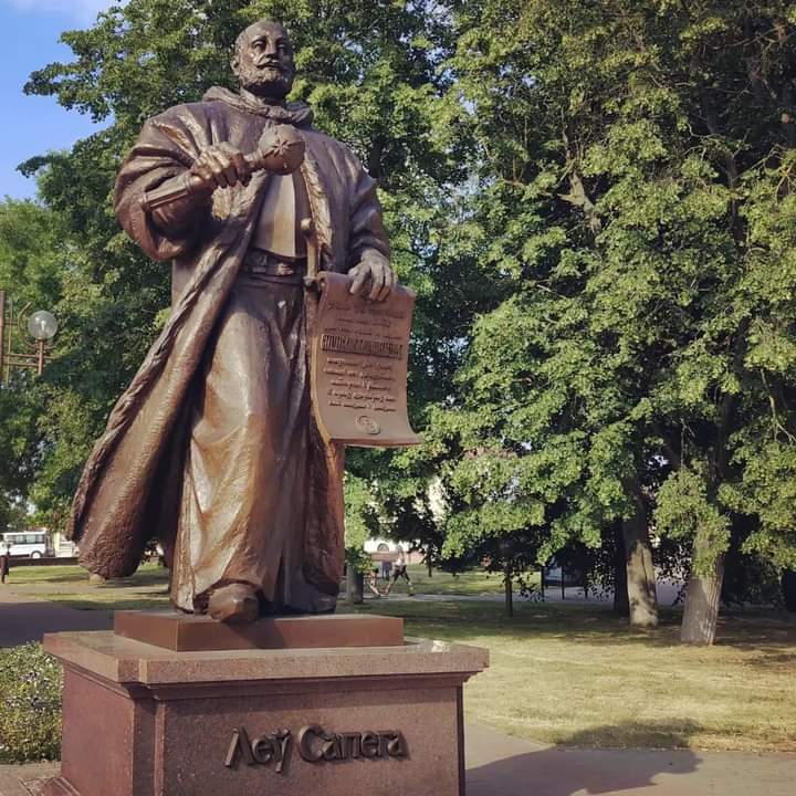 Слоним. Скульптура "Лев Сапега"