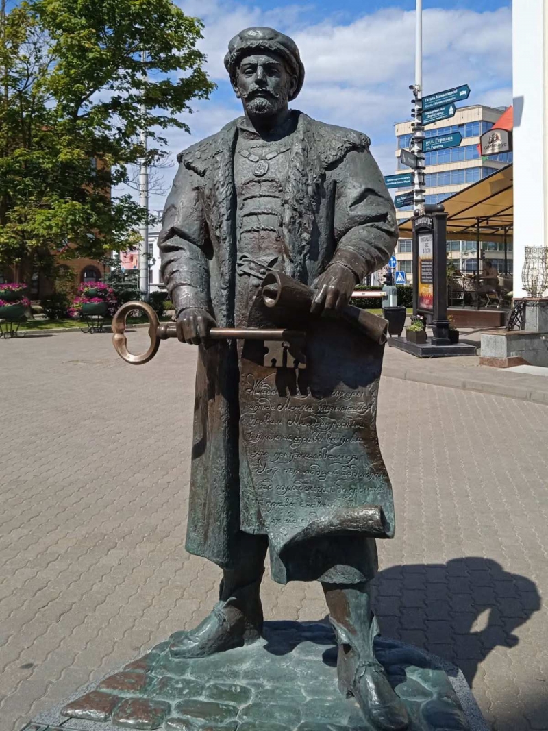 Скульптура Войт с ключом